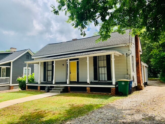 Building Photo - 160 Lyndon Ave