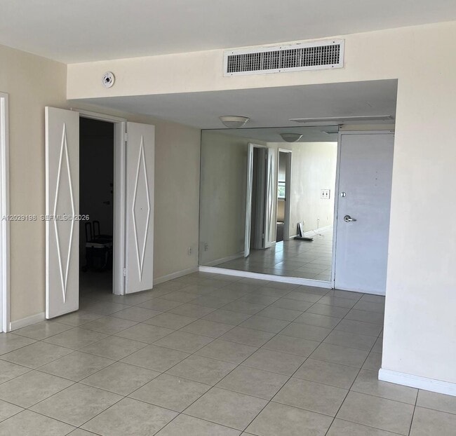 Photo - 5161 Collins Ave Unit 909