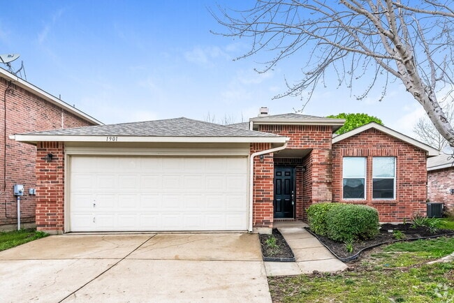 Building Photo - 1901 Lariat Dr Rental