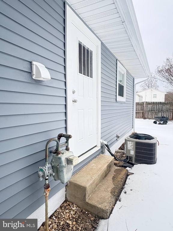 Building Photo - 13223 Hawthorn Ln