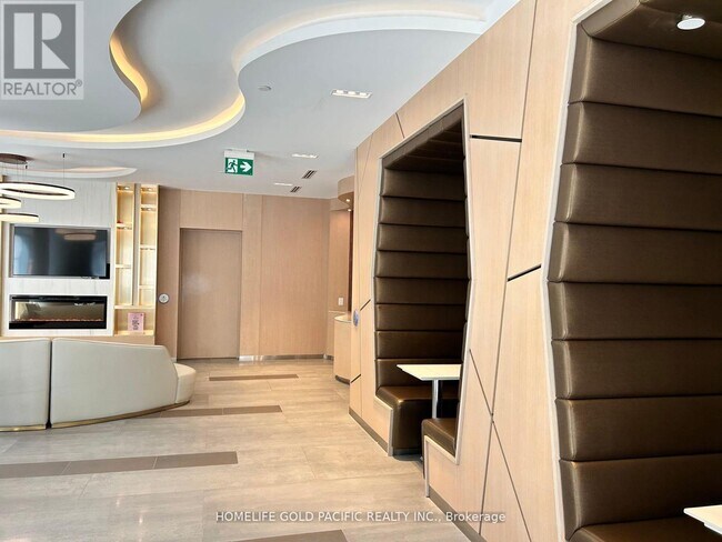 21 Carlton St. Unit 2704
