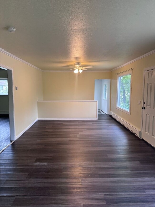 Building Photo - C St 101-KR Unit B(downstairs) Rental