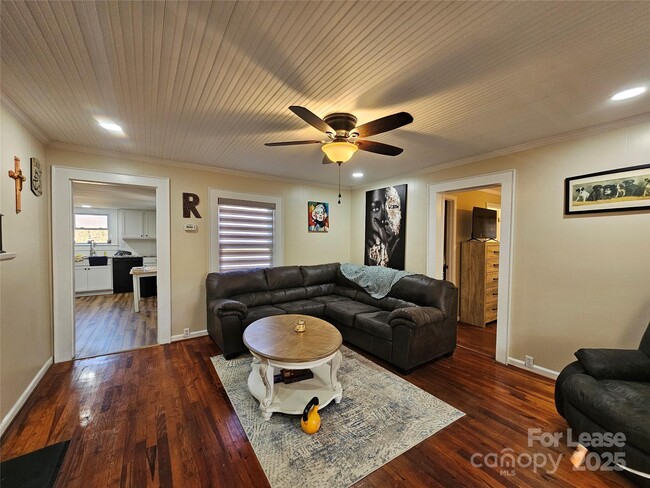 Photo - 208 W Main St