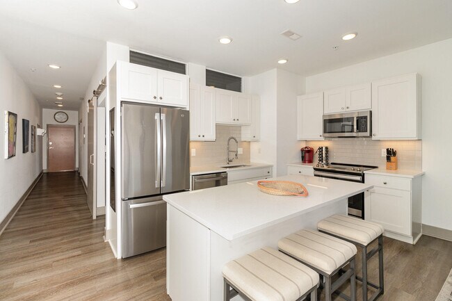 Photo - 284 Manhattan Blvd Unit 3