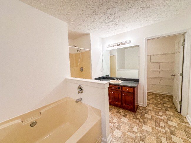 Photo - 600 Indian Trail