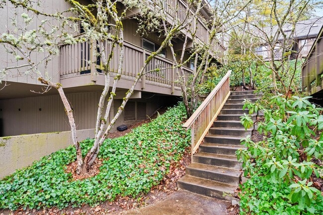 Photo - Spacious, comfortable 1-bdrm/1-bath condo. Community rec center, hot tub, pool, peaceful location