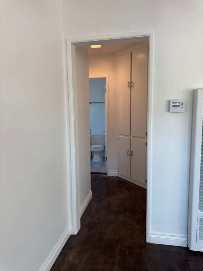 Hallway - 4306 W 101st St Unit 4306 1 Bedroom 1 Bathroom