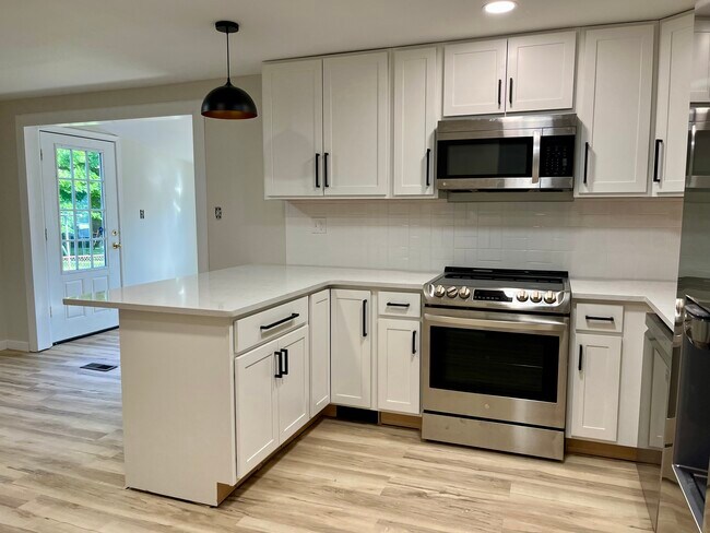 Photo - 137 Pilot St