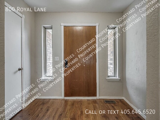 Photo - 800 Royal Ln
