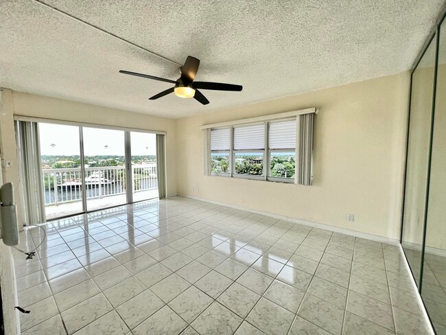 Photo - 1069 Hillsboro Mile Unit 606