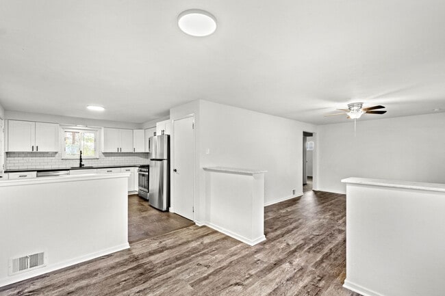 Photo - READY FOR MAY 15TH!! STUNNING & UPDATED 3-BEDROOM IN WHITE OAK!
