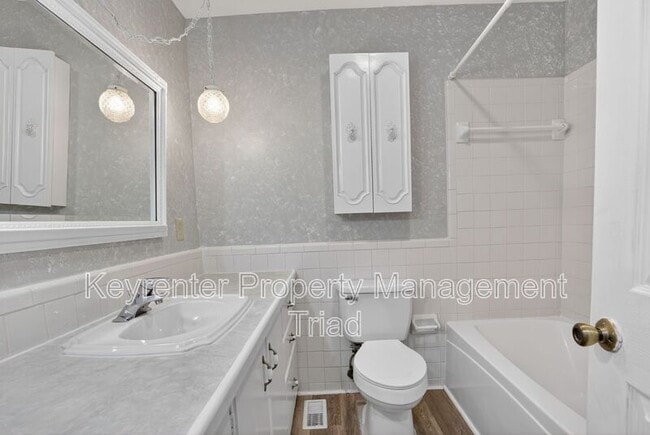 Photo - 402 Rand Blvd