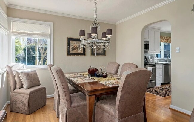 Building Photo - 1027 Cherry Ave