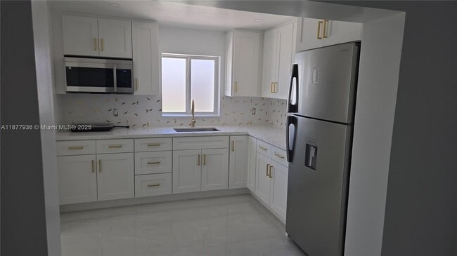 Building Photo - 511 W 16th St Unit 0