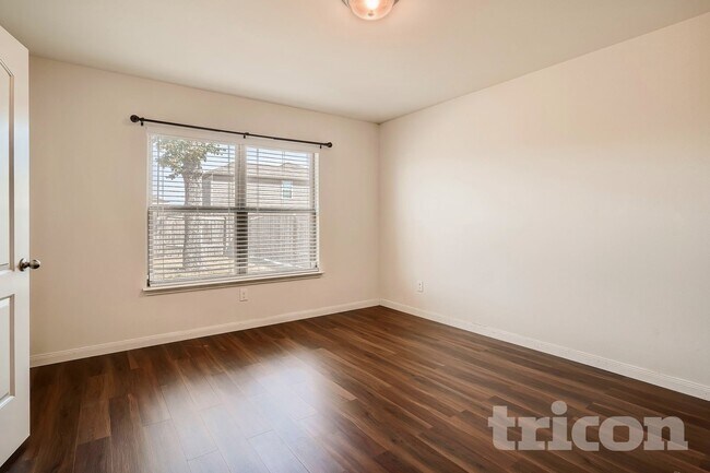 Photo - 1367 Barrel Dr