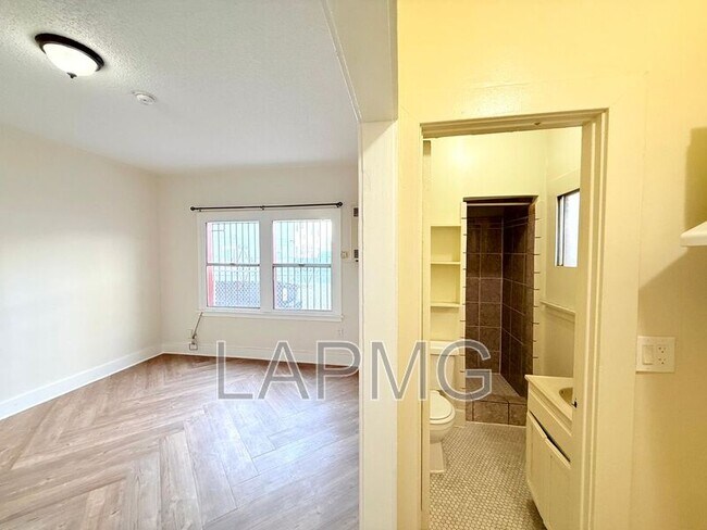 Photo - 1614 N Kenmore Ave