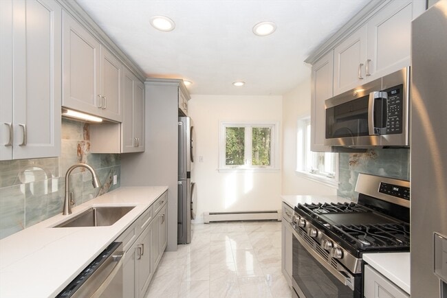 Building Photo - 18 Union St Unit 2