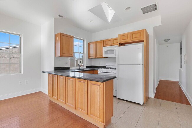 Photo - 621 N 33rd St