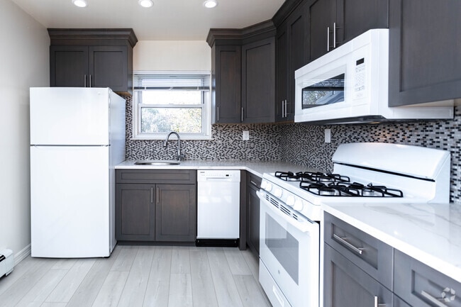 Studio - 517SF -Soundview - Kitchen