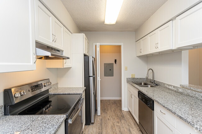2BR, 1BA - 825SF