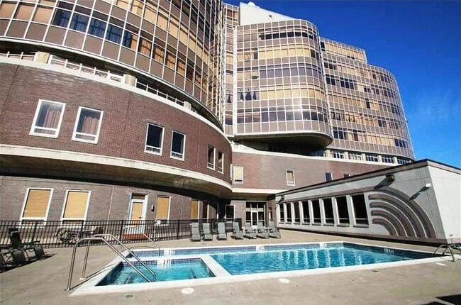 Building Photo - 201 N 8th St Unit 612