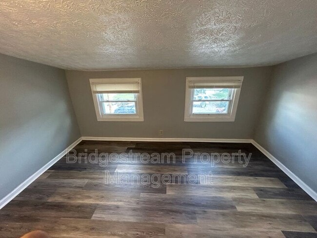 Photo - 51 S Sperling Ave