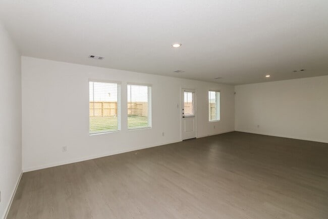 Photo - 16730 Old Wagon Wy