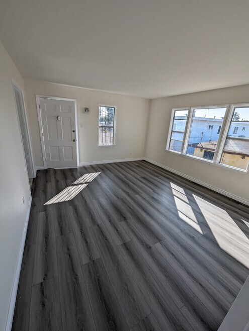 1051 E Hyde Park Blvd Unit 1053