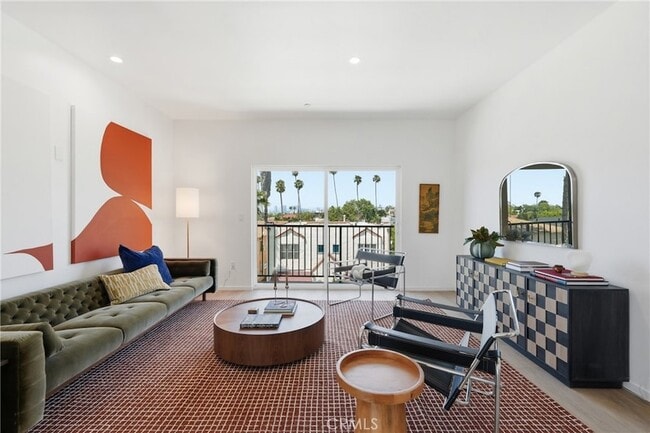Photo - 1430 Cloverdale Ave
