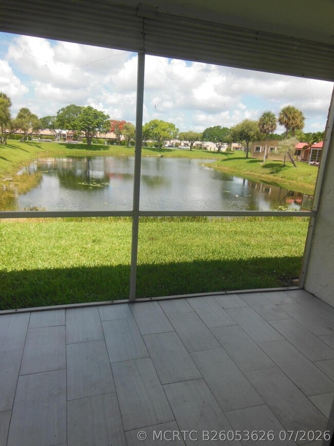 105 Lake Helen Dr