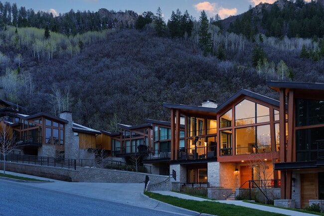 Photo - 717 S Aspen St