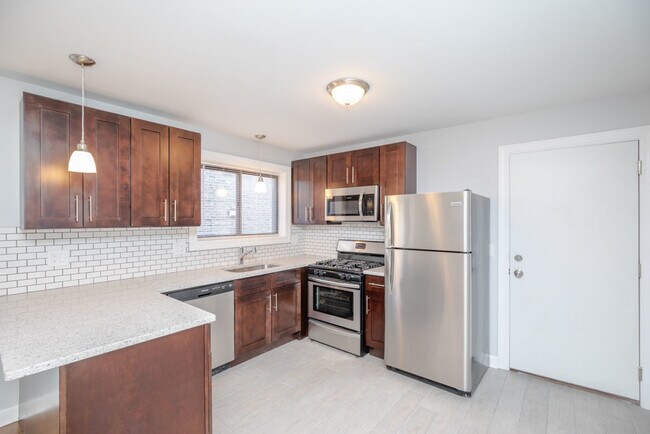 Photo - 6807 N Ridge Blvd Unidad 101