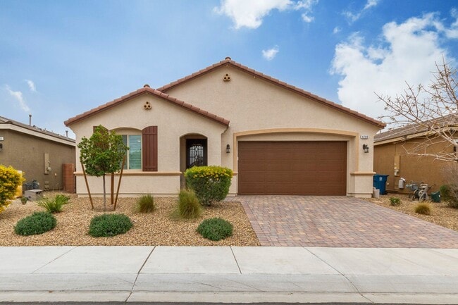 Building Photo - Single Story in Gated Community in North Las Vegas! Immaculate & Modern Design!