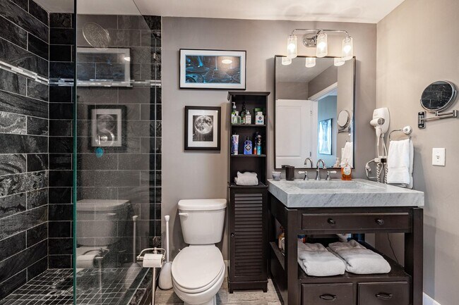 Photo - 777 N Ashley Dr