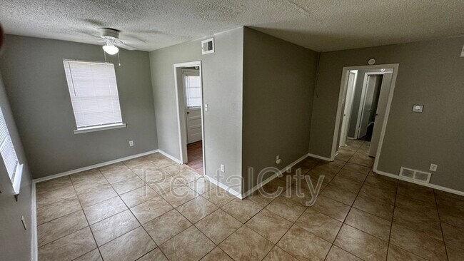 Photo - 3250 Amselle Cir