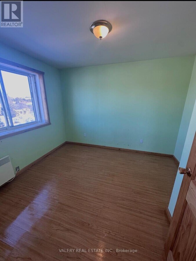 Photo - 12 St David St N Unité 6