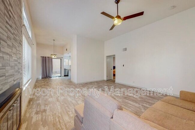 Photo - 10205 Las Casitas St NE
