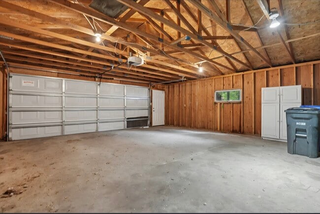 223 11th Ave N