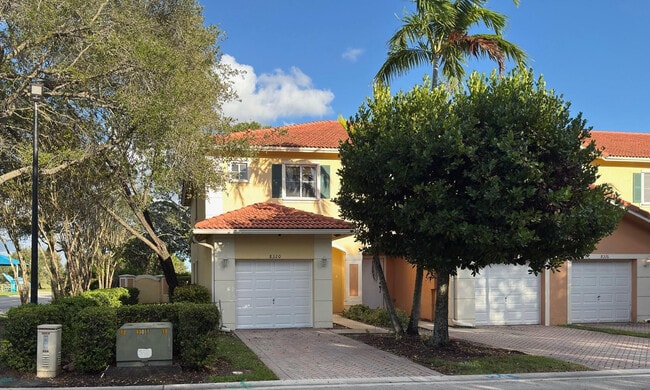 Building Photo - 8320 Santa Monica Ave