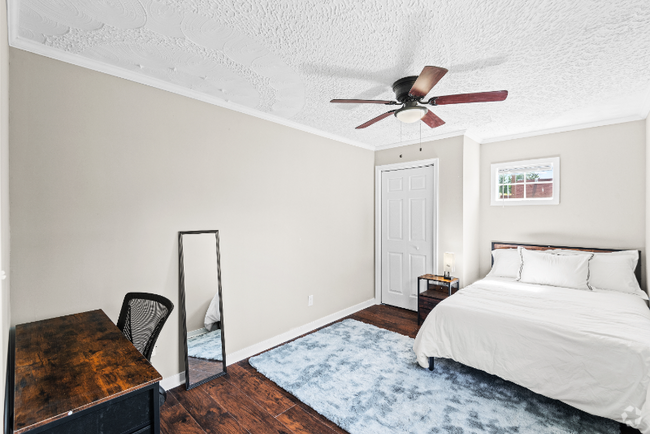 Building Photo - 206 E 37th St Rental