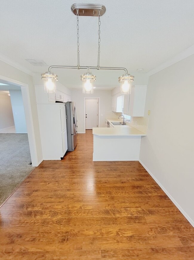 Building Photo - Primrose Market Place Area - Mission Hills Subdivision