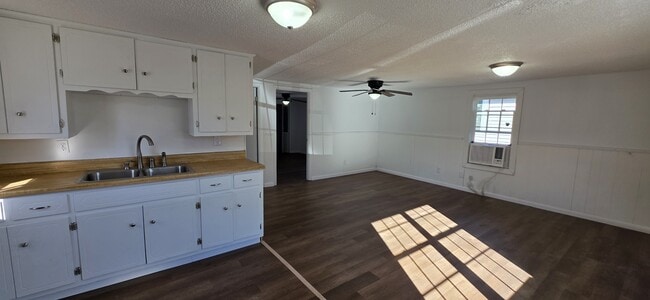 Photo - 1607 Warnke Rd NW