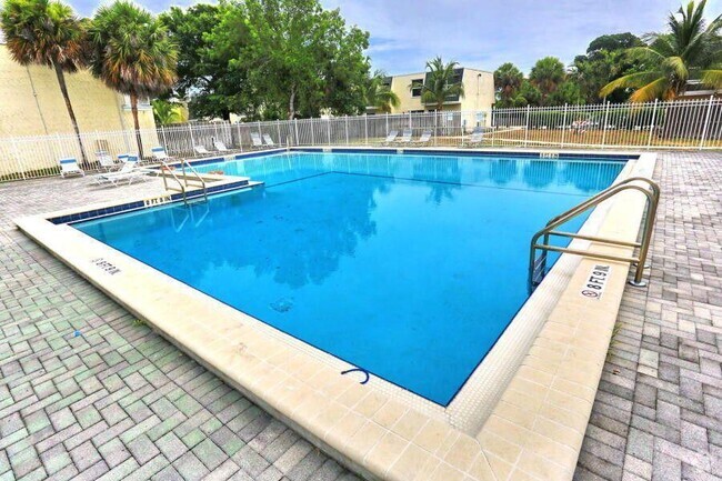 Building Photo - 617 SW 1st Ct Rental
