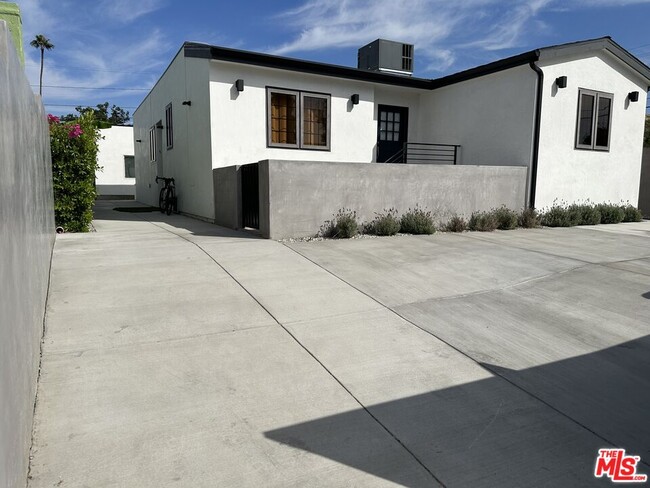 Building Photo - 7320 1/2 9th Ave Rental