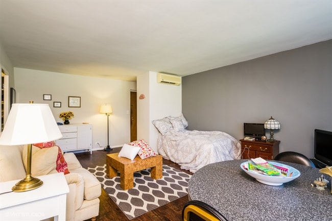 Photo - 666-700 Park Ave W Unit Studio