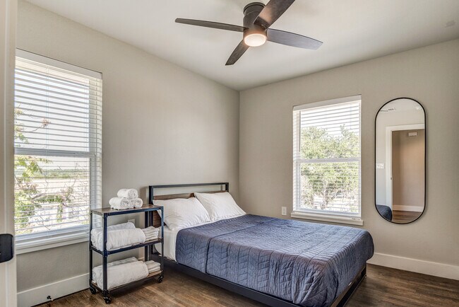 Photo - 2122 Tucker St Unidad C