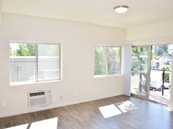 Photo - Love Where You Live!  Great Studio in Sellwood! Unit 07