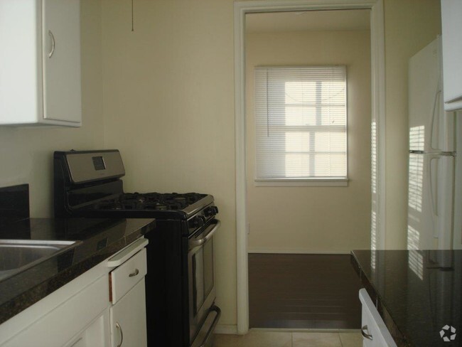 Building Photo - 9716 Charnock Ave Unit 9718.5 Rental