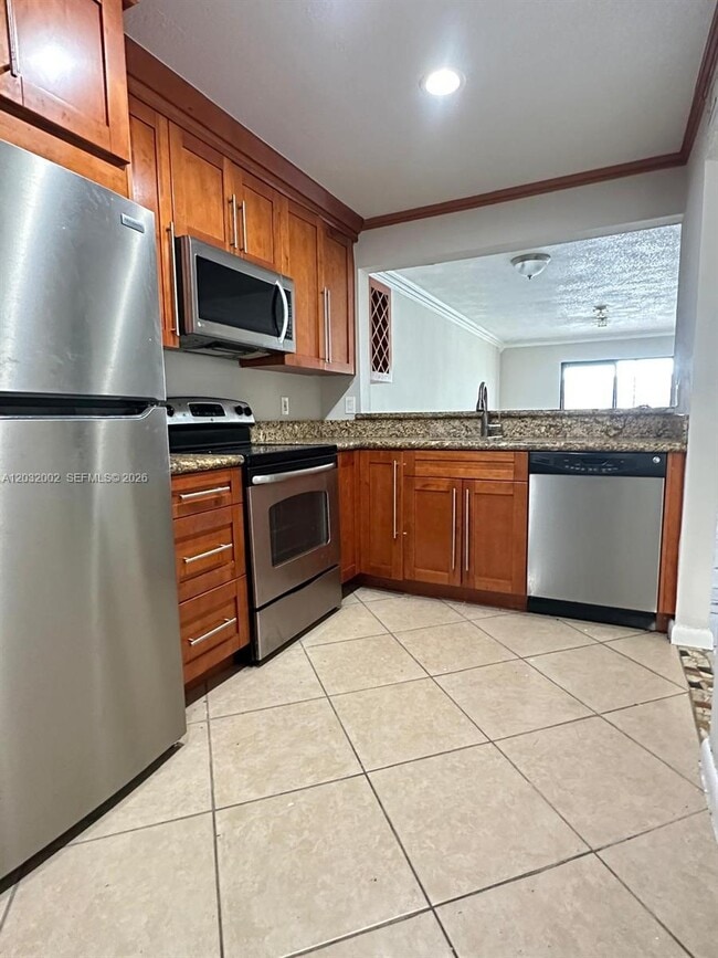 Building Photo - 851 NE 207th Terrace Unit 6-202
