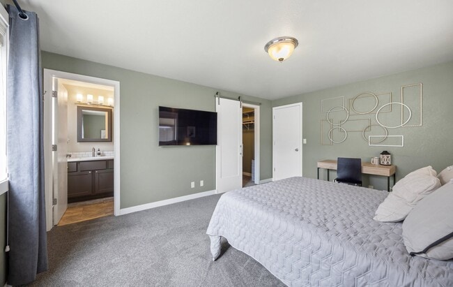 Photo - 592 Weaver Ave